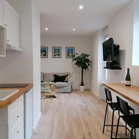 Charmant Appartement, Proche Avenue De Champagne *